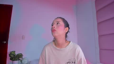 littlee_emma_ online show from 10/02/25, 03:13