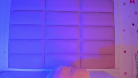 littlee_emma_ online show from 10/20/25, 12:22