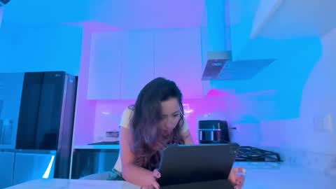 littlee_emma_ online show from 12/20/25, 01:56