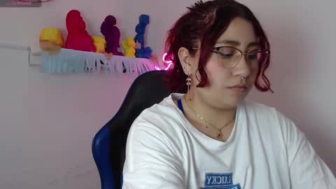 Snapshot of littlee_red chatting on 10/26/25, 05:19 Angel  online show from 10/26/25, 05:19
