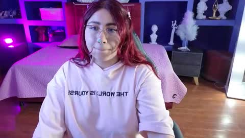 Snapshot of littlee_red chatting on 12/18/25, 08:37 Angel online show from 12/18/25, 08:37
