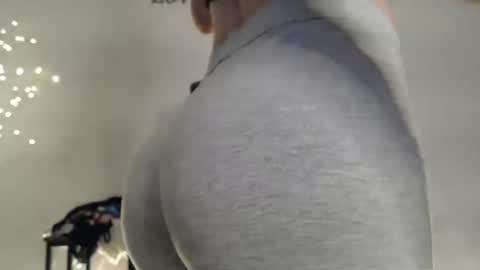 Snapshot of littleflowers chatting on 11/29/25, 08:28 Your little flower online show from 11/29/25, 08:28