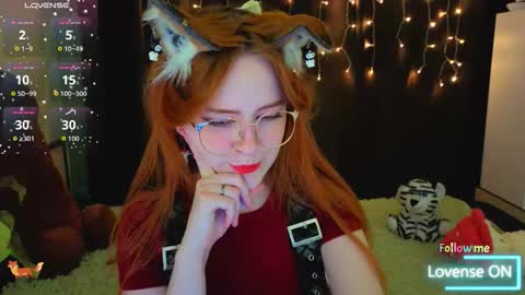 Snapshot of littlefoxyhole chatting on 12/22/25, 01:57 Molly online show from 12/22/25, 01:57