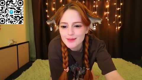 Snapshot of littlefoxyhole chatting on 01/15/26, 02:21 Molly online show from 01/15/26, 02:21