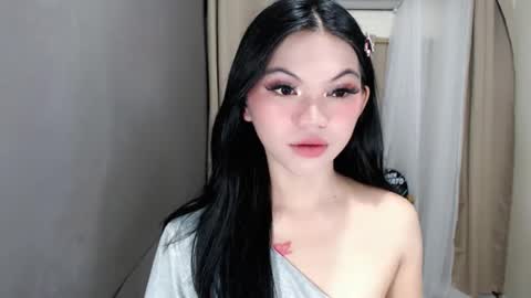 Snapshot of littlelace_ chatting on 05/17/26, 11:23 littlelace_ online show from 05/17/26, 11:23