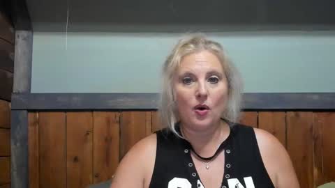 lisanixs online show from 09/14/25, 09:58