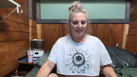 lisanixs online show from 05/05/26, 07:00