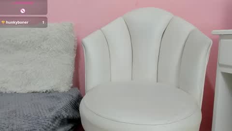 Snapshot of littlemelodii18 chatting on 12/19/24, 12:13 MELODY online show from 12/19/24, 12:13