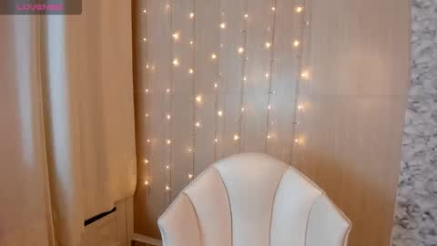 Snapshot of littlemelodii18 chatting on 11/30/25, 02:37 MELODY online show from 11/30/25, 02:37