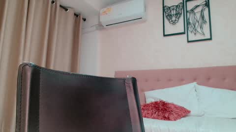 Sarahs Room online show from 12/19/24, 05:51