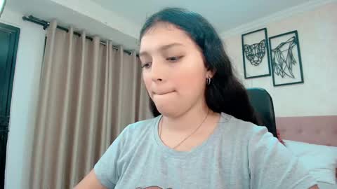 Snapshot of littlemolly_pregnant chatting on 02/20/26, 10:43 Sarahs Room online show from 02/20/26, 10:43