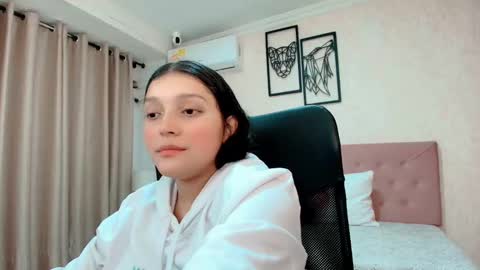 Snapshot of littlemolly_pregnant chatting on 03/10/26, 02:16 Sarahs Room online show from 03/10/26, 02:16
