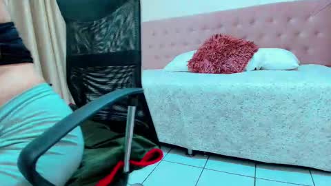 Snapshot of littlemolly_pregnant chatting on 03/12/26, 12:17 Sarahs Room online show from 03/12/26, 12:17