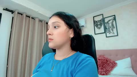 Snapshot of littlemolly_pregnant chatting on 03/18/26, 12:25 Sarahs Room online show from 03/18/26, 12:25