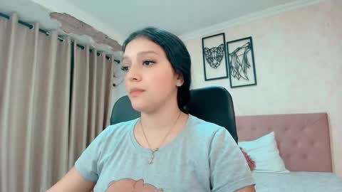 Snapshot of littlemolly_pregnant chatting on 04/14/26, 12:27 Sarahs Room online show from 04/14/26, 12:27