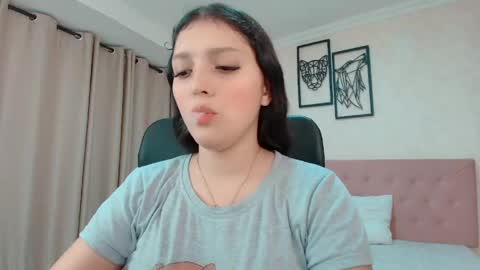 Snapshot of littlemolly_pregnant chatting on 05/06/26, 01:14 Sarahs Room online show from 05/06/26, 01:14
