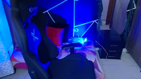 Snapshot of littlenami_ chatting on 10/01/25, 03:34 LAUREN online show from 10/01/25, 03:34