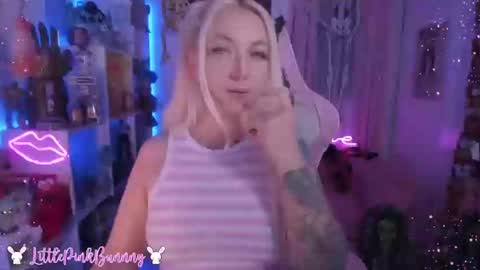 Snapshot of littlepinkbunnny chatting on 10/27/25, 06:17 LittlePinkBunnny online show from 10/27/25, 06:17