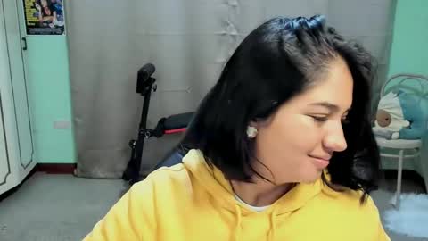 Snapshot of littleprety6969 chatting on 09/17/25, 04:25 Mia Wednesday to Sunday 730 am to 1030 am Colombian Hour D online show from 09/17/25, 04:25