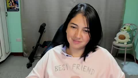 Snapshot of littleprety6969 chatting on 10/29/25, 04:59 Mia Wednesday to Sunday 730 am to 1030 am Colombian Hour D online show from 10/29/25, 04:59