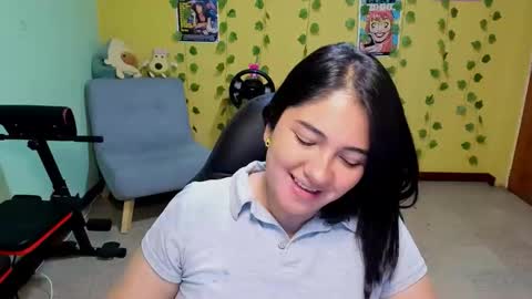 Snapshot of littleprety6969 chatting on 11/07/25, 10:54 Mia Wednesday to Sunday 730 am to 1030 am Colombian Hour D online show from 11/07/25, 10:54