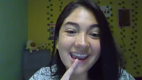 Snapshot of littleprety6969 chatting on 11/12/25, 05:08 Mia Wednesday to Sunday 730 am to 1030 am Colombian Hour D online show from 11/12/25, 05:08