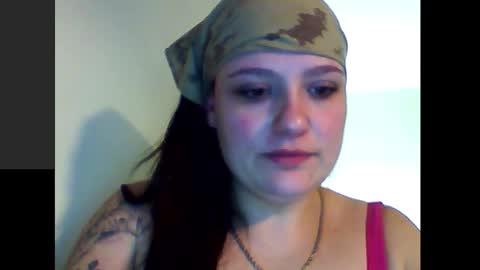 Snapshot of littleravenxx chatting on 02/16/25, 05:15 littleravenxx online show from 02/16/25, 05:15