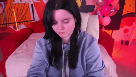 Snapshot of littleshyy chatting on 02/19/26, 02:13 Masha online show from 02/19/26, 02:13