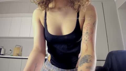 Snapshot of littlesora chatting on 10/15/25, 12:44 Ayumi or Yumi online show from 10/15/25, 12:44