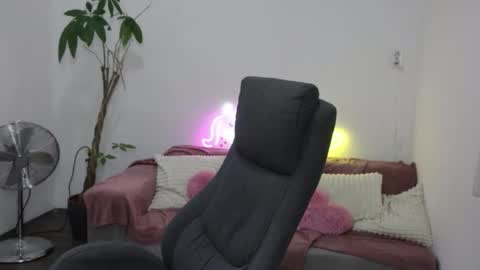 Snapshot of littlestellaspark chatting on 09/24/25, 06:17 littlestellaspark online show from 09/24/25, 06:17