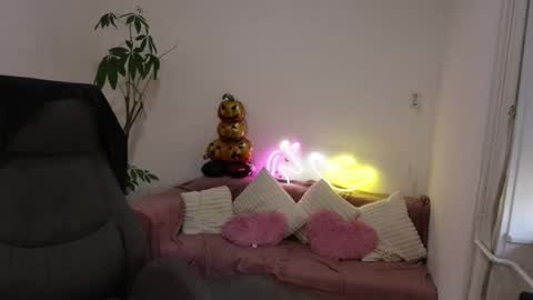 Snapshot of littlestellaspark chatting on 10/23/25, 06:45 littlestellaspark online show from 10/23/25, 06:45