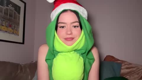 Snapshot of littlesugarpea chatting on 12/25/24, 11:20 Little Sugar Pea online show from 12/25/24, 11:20