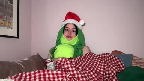 Snapshot of littlesugarpea chatting on 12/26/24, 02:22 Little Sugar Pea online show from 12/26/24, 02:22