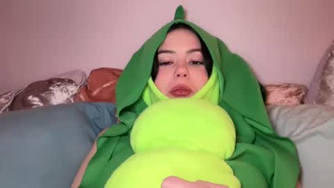 Snapshot of littlesugarpea chatting on 01/05/25, 03:11 Little Sugar Pea online show from 01/05/25, 03:11