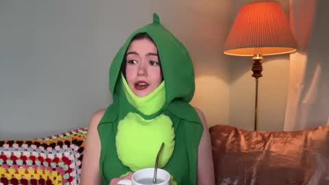 Snapshot of littlesugarpea chatting on 01/12/25, 12:39 Little Sugar Pea online show from 01/12/25, 12:39