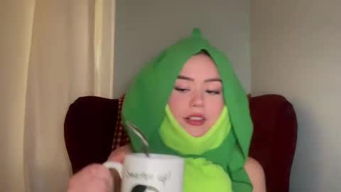 Snapshot of littlesugarpea chatting on 09/09/25, 10:20 Little Sugar Pea online show from 09/09/25, 10:20