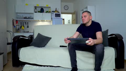 Snapshot of littlesweettifany chatting on 11/13/25, 12:04 Little Tifany online show from 11/13/25, 12:04