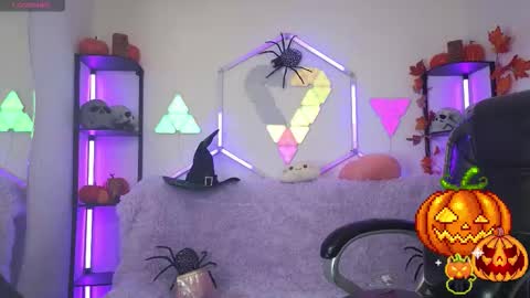 littlevixen18 online show from 10/20/25, 02:17