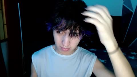 Snapshot of littlextrem chatting on 11/04/25, 04:11 Eros online show from 11/04/25, 04:11