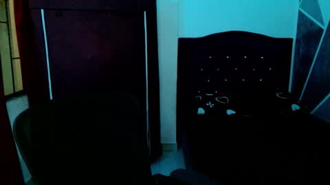 Snapshot of littlextrem chatting on 12/05/25, 03:04 Eros online show from 12/05/25, 03:04