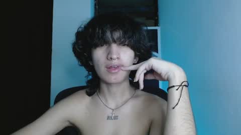 Snapshot of littlextrem chatting on 06/12/26, 02:32 Eros online show from 06/12/26, 02:32