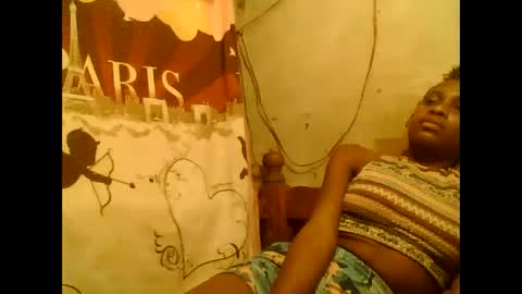 Snapshot of littleyanah chatting on 09/19/25, 08:53 yanah online show from 09/19/25, 08:53