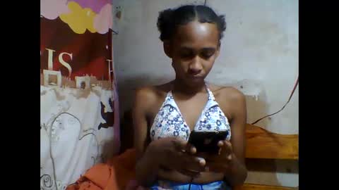 Snapshot of littleyanah chatting on 09/27/25, 10:42 yanah online show from 09/27/25, 10:42