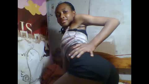 Snapshot of littleyanah chatting on 09/30/25, 03:17 yanah online show from 09/30/25, 03:17