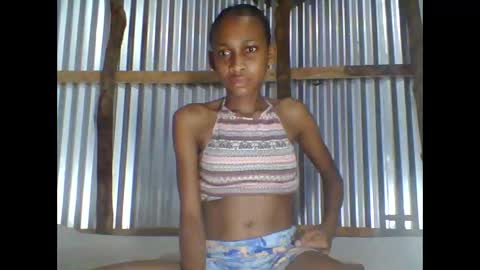 Snapshot of littleyanah chatting on 11/03/25, 09:05 yanah online show from 11/03/25, 09:05