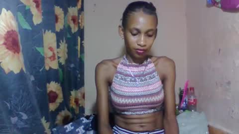 Snapshot of littleyanah chatting on 02/14/26, 11:51 yanah online show from 02/14/26, 11:51