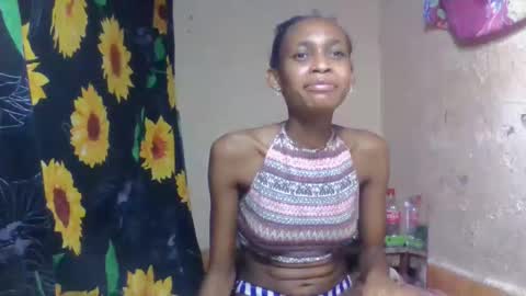 Snapshot of littleyanah chatting on 02/16/26, 05:31 yanah online show from 02/16/26, 05:31