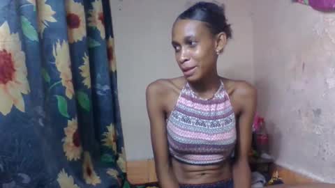 Snapshot of littleyanah chatting on 02/19/26, 08:32 yanah online show from 02/19/26, 08:32