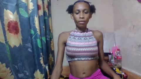 Snapshot of littleyanah chatting on 02/21/26, 08:37 yanah online show from 02/21/26, 08:37