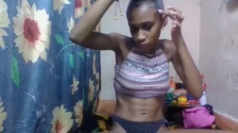 Snapshot of littleyanah chatting on 02/25/26, 06:12 yanah online show from 02/25/26, 06:12